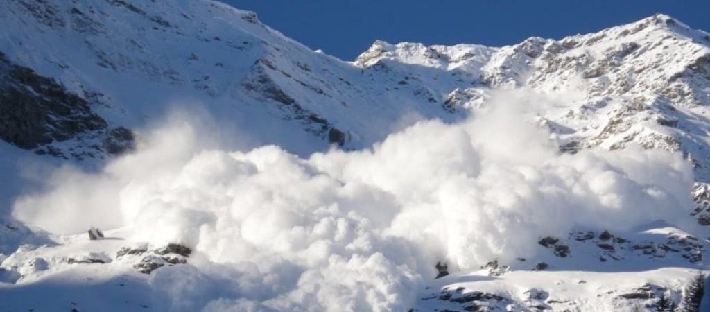 Τουλάχιστον 13 άνθρωποι σκοτώθηκαν από διπλή χιονοστιβάδα στην Τουρκία (βίντεο)