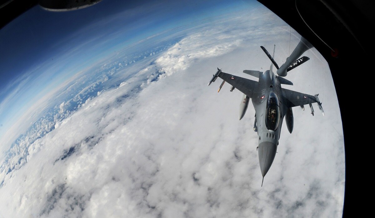 Δανία: Χαμός με  F-16 πάνω  από τα κεφάλια θεατών (βίντεο)