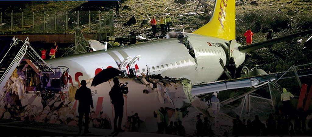 Τουρκία: Αεροπλάνο συνετρίβη σε αεροδρόμιο της Κωνσταντινούπολης – Κόπηκε στα δύο (βίντεο)