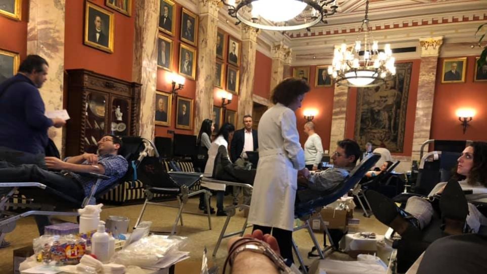 Βουλή: Μόνο 2 βουλευτές στην εθελοντική αιμοδοσία (φώτο)