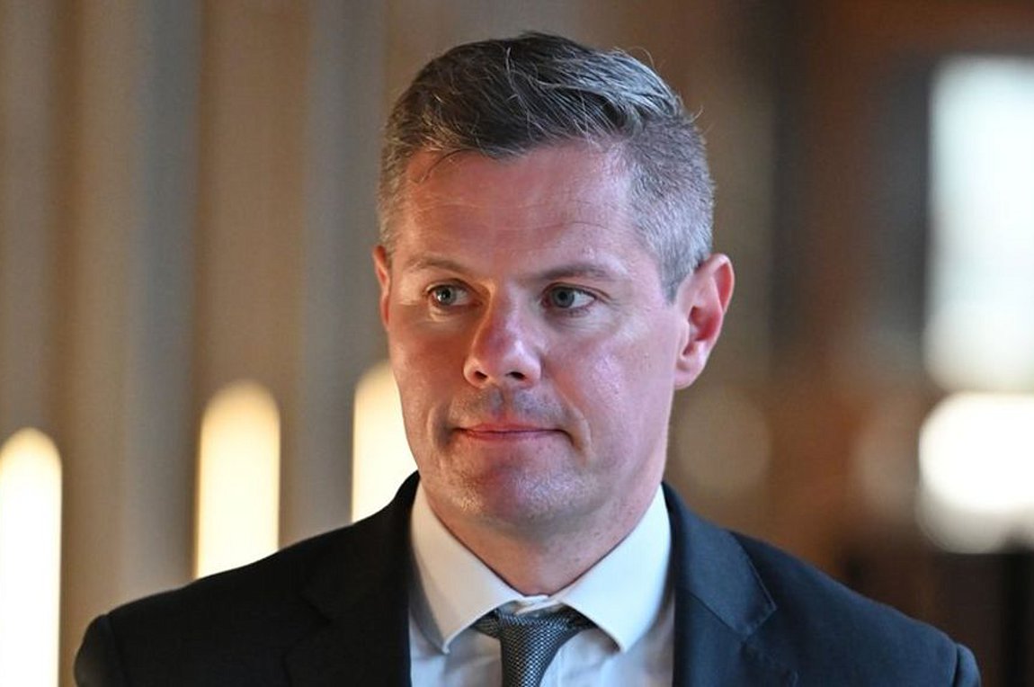 Σάλος στη Σκωτία: Παραιτήθηκε ο υπουργός Οικονομικών – Έστελνε μηνύματα σε ανήλικο αγόρι