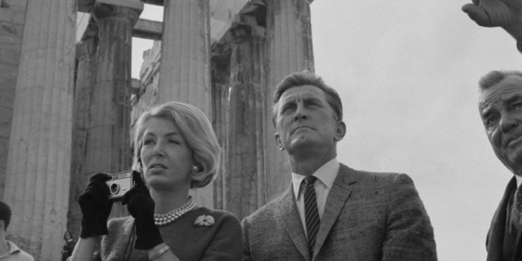 Ο Κερκ Ντάγκλας στην Ακρόπολη: Η συγκινητική ανάρτηση του φωτογράφου που τον αποθανάτισε (φώτο)