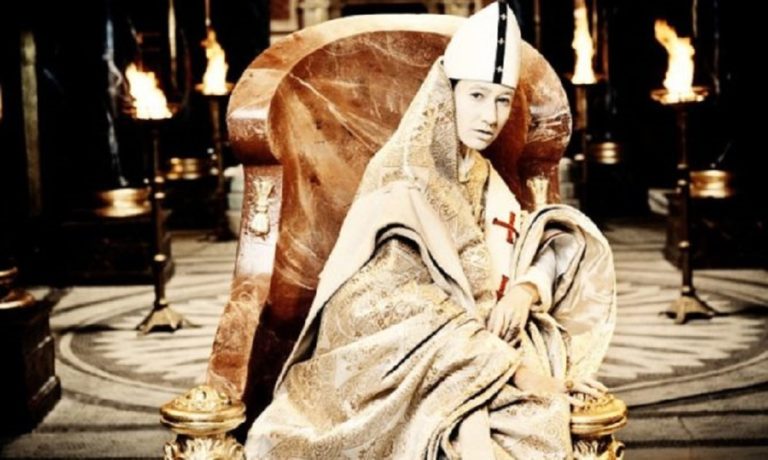 H φοβερή ιστορία της θρυλικής πάπισσας Ιωάννας που κατάφερε να γίνει Ποντίφικας