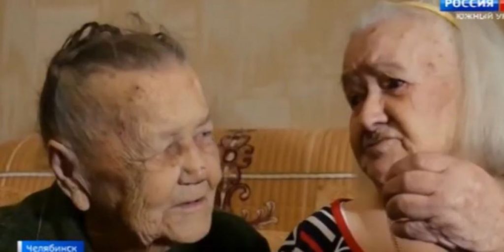Συγκίνηση στη Ρωσία: Δύο αδερφές ξανασυναντήθηκαν μετά από σχεδόν 80 χρόνια – Είχαν χαθεί στο Β’ ΠΠ (βίντεο)