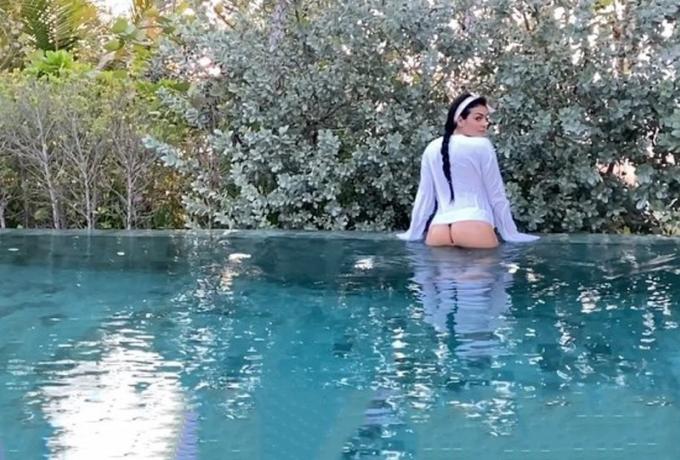 H σύντροφος του Κριστιάνο βγήκε από την πισίνα και εμείς… γουρλώσαμε τα μάτια! (βίντεο)