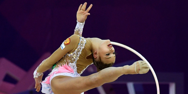 Η Ρωσίδα γυμνάστρια «λύνει» τη σιωπή της: «Καμία απόπειρα αυτοκτονίας – Έφτιαχνα πρωινό και κόπηκα» (βίντεο)