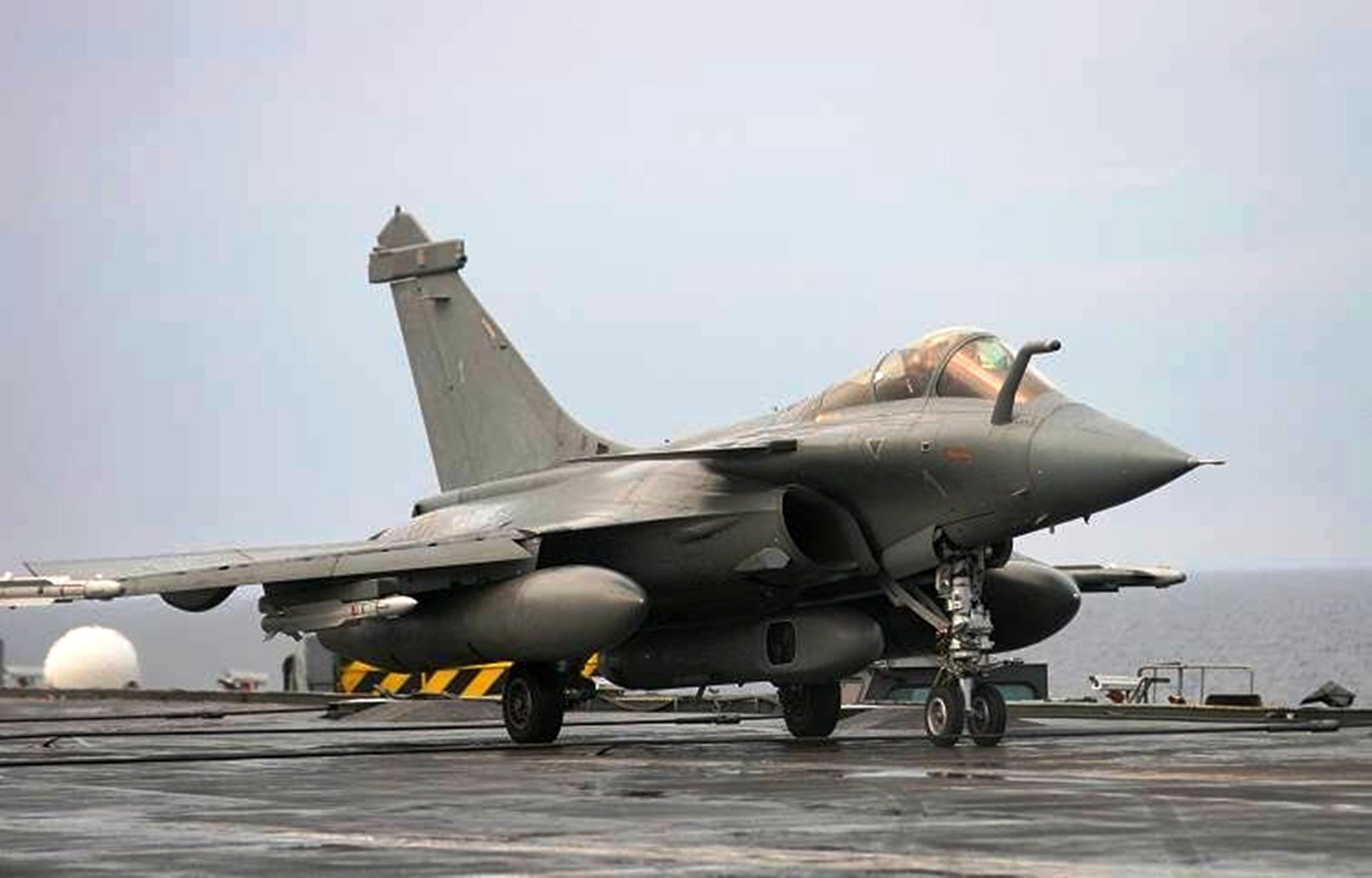Θρίλερ στην Α.Μεσόγειο: Αναγκαστική προσγείωση δύο γαλλικών μαχητικών Rafale-M στην Λάρνακα