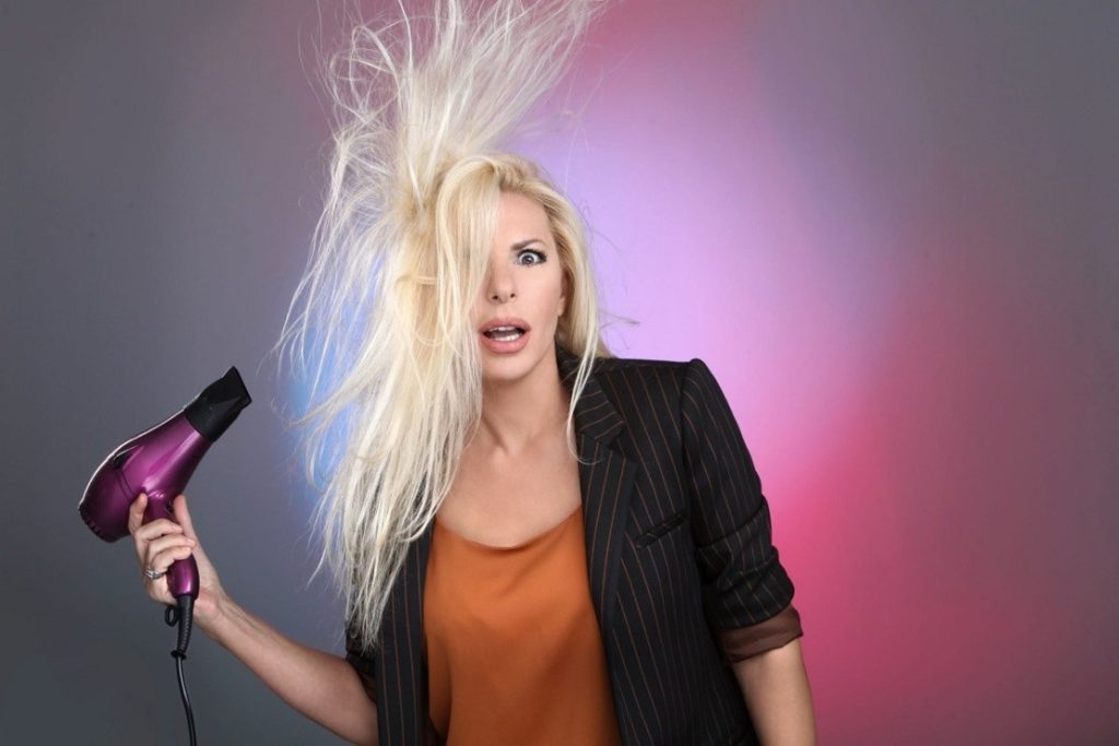 Έξαλλη η Αννίτα Πάνια με τηλεθεάτρια – «Με τα νεύρα μου παίζετε μαντάμ;» (βίντεο)