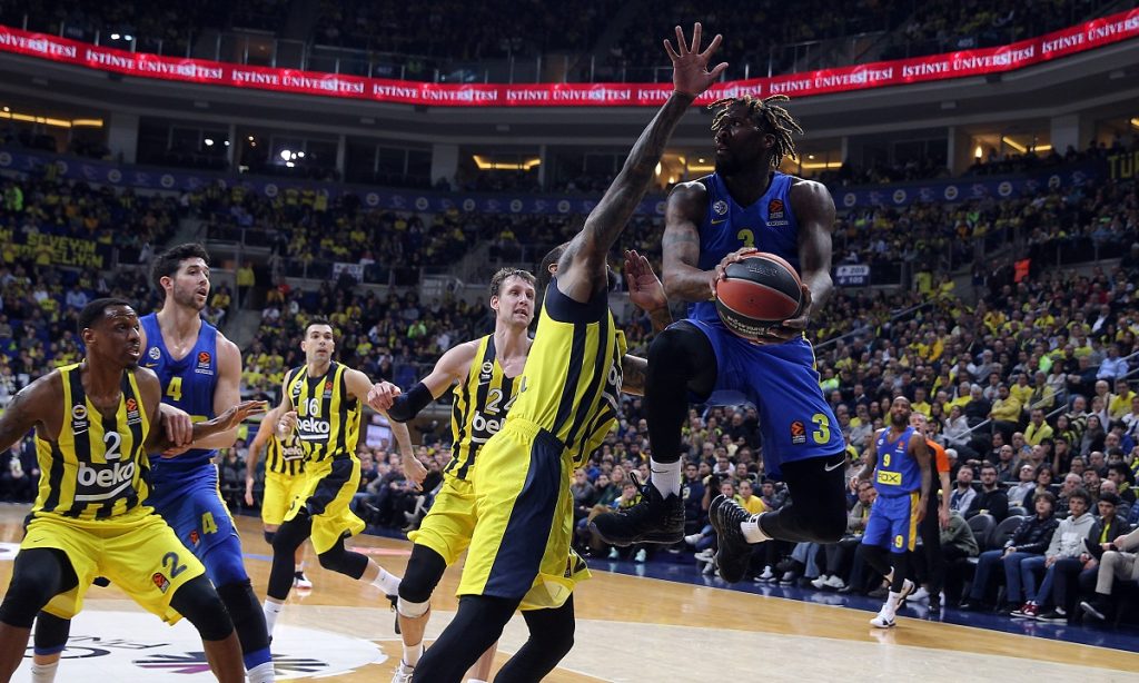Η Μακάμπι άφησε «ξερή» την Φενέρ μέσα στην Τουρκία με buzzer beater (βίντεο)