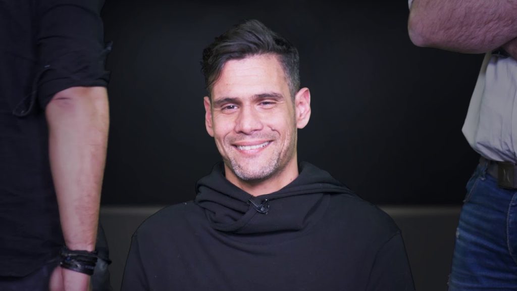 «Πανικός» στο «Best Friend’s Fear»: Ο Δημήτρης Ουγγαρέζος έσπασε ένα βάζο στο κεφάλι ηθοποιού (βίντεο)