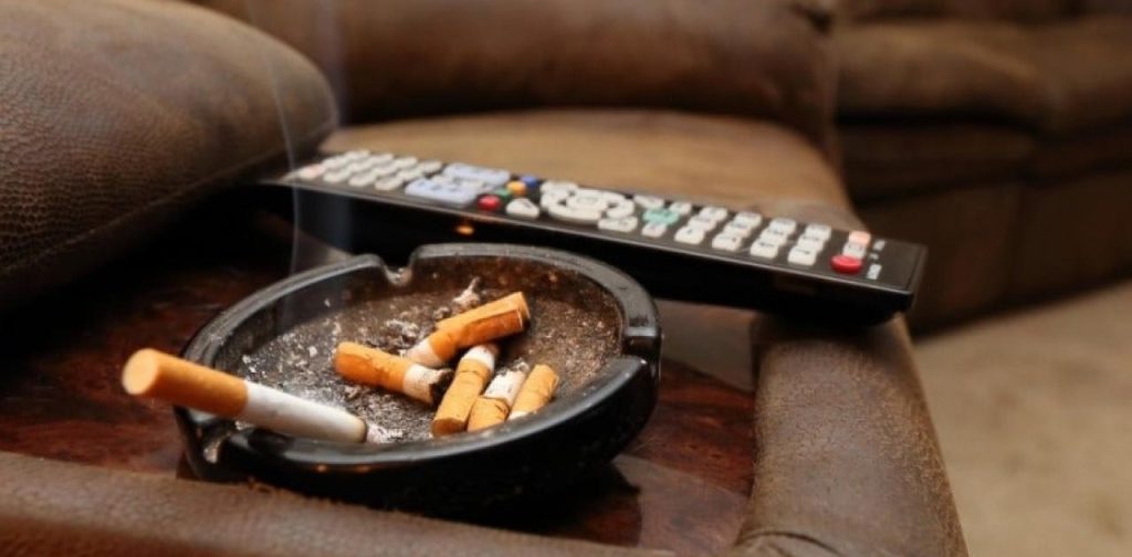 Εξαφανίστε τη μυρωδιά του τσιγάρου από το σπίτι σας με αυτόν τον φυσικό τρόπο