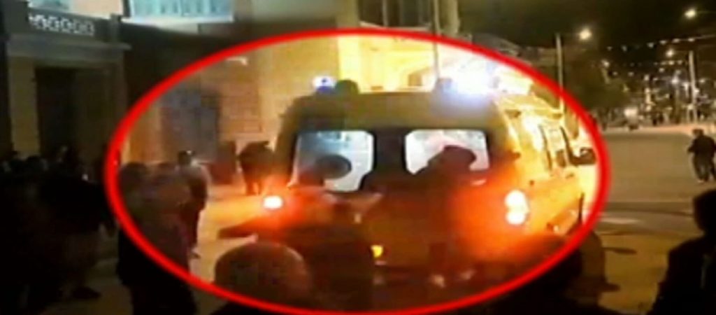 Ξυλοδαρμός διασώστη του ΕΚΑΒ: Καρέ-καρέ η στιγμή της επίθεσης (βίντεο)