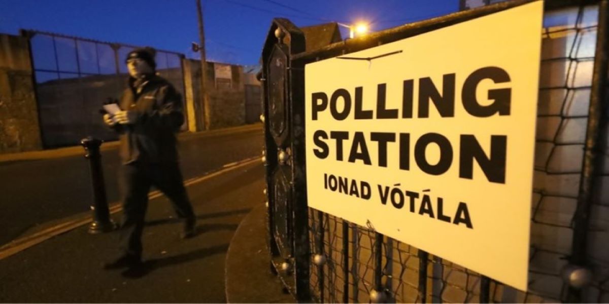 DW για ιρλανδικές εκλογές: «Τρία κόμματα ισοψηφούν στα exit polls – Μυστήριο η τελική έκβαση»