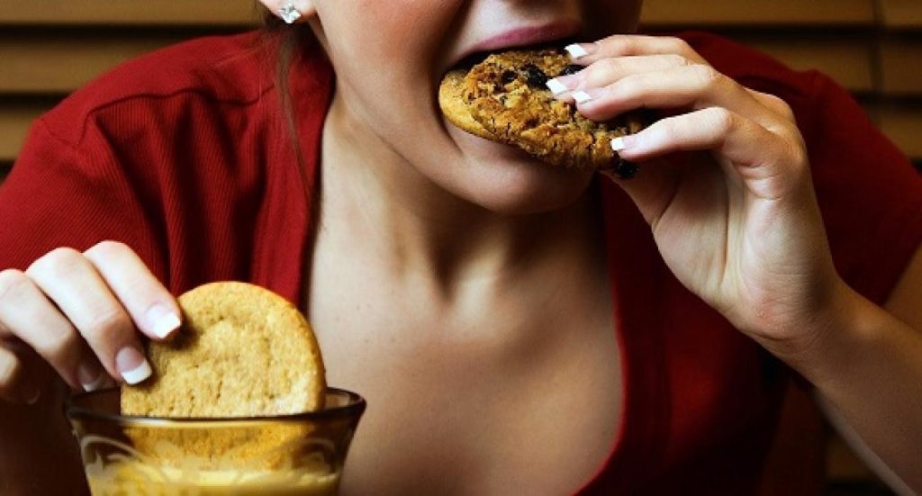 9+1 απλοί τρόποι για να βάλετε «τέλος» στην υπερφαγία