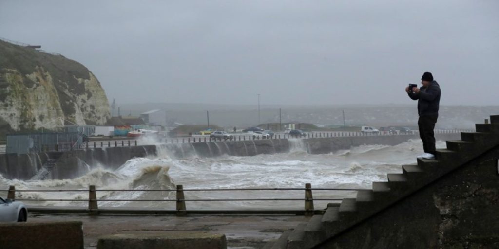 Στο έλεος της «Κιάρα» το Ηνωμένο Βασίλειο – Δείτε τις συγκλονιστικές εικόνες (φώτο)