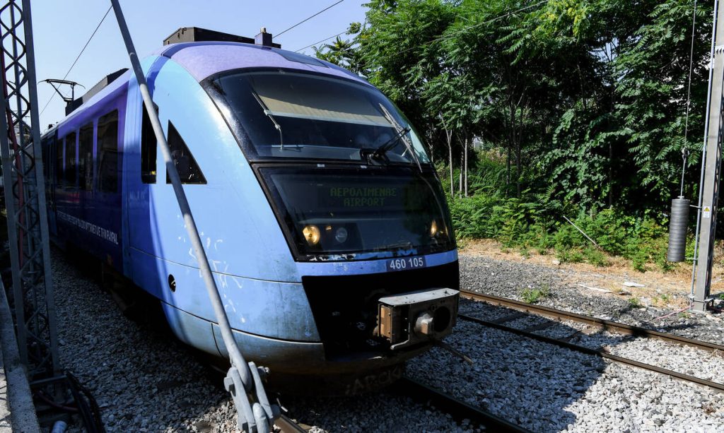 Τροχαίο ατύχημα στη Λένορμαν – Συρμός του προαστιακού συγκρούστηκε με ΙΧ