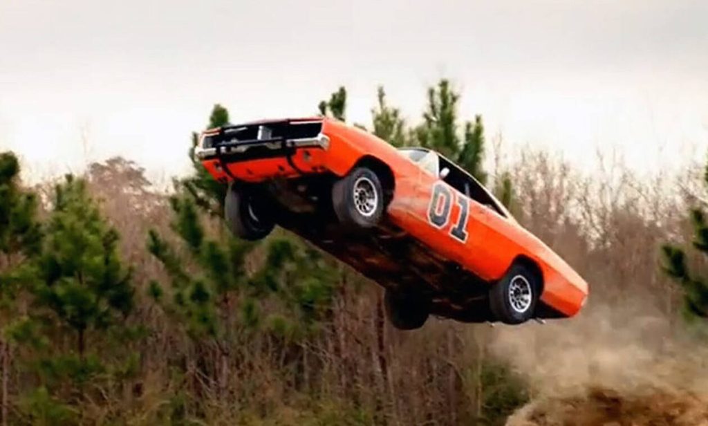 Μπέρδεψε το γκάζι με το φρένο και προσγειώθηκε… εκεί που δεν έπρεπε (βίντεο-φωτο)