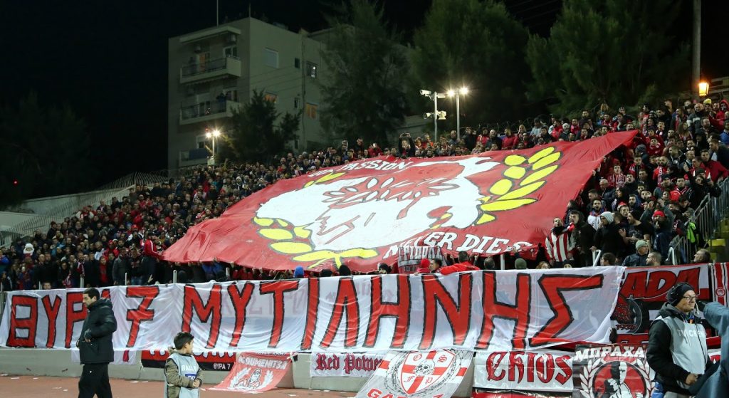 Θύρα 7 Μυτιλήνης: Η νύχτα έγινε… μέρα στην κοπή της πίτας – «Αδέρφια ζείτε εσείς μας οδηγείτε» (βίντεο)