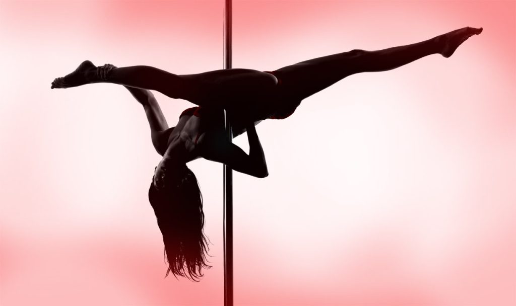 Απίστευτη χορεύτρια pole dancing: Έπεσε από στύλο 4,5 μέτρων και… συνέχισε να χορεύει! (φώτο – βίντεο)