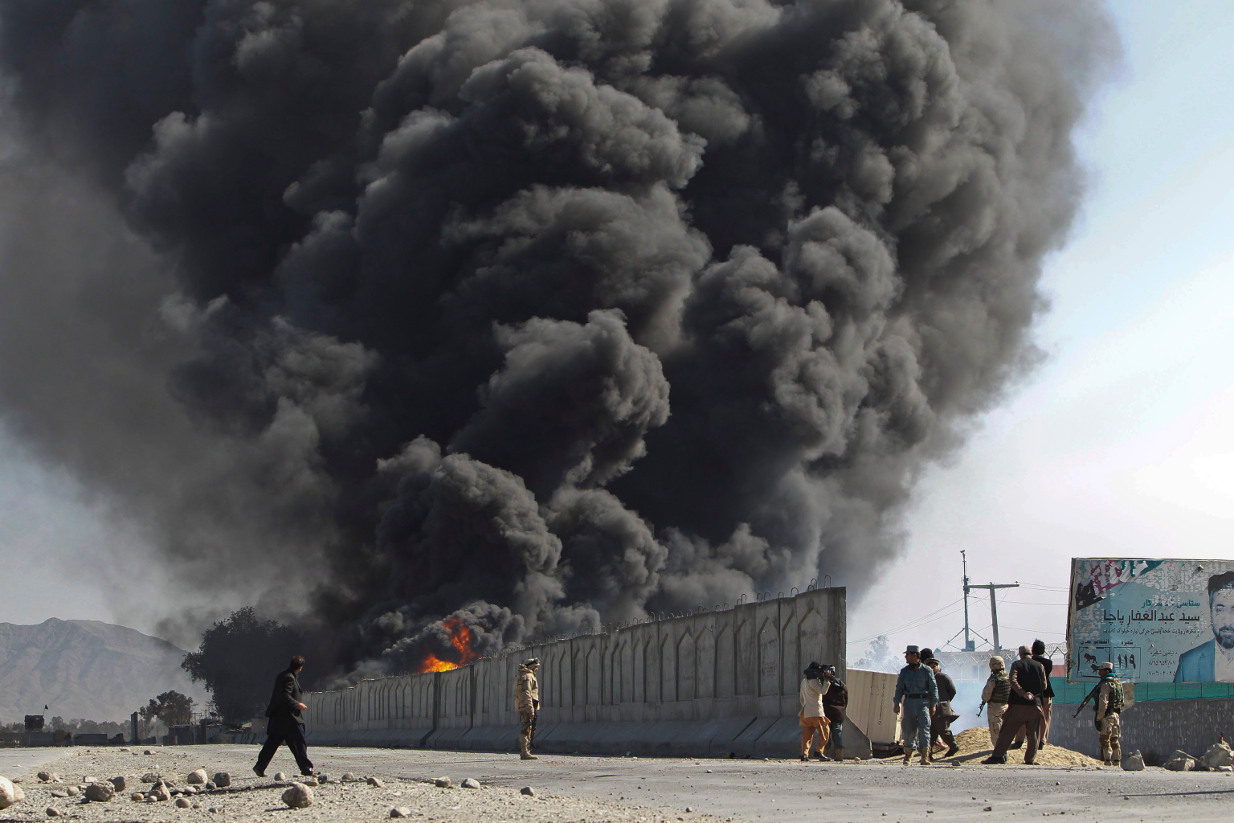Αφγανιστάν: Βομβιστής καμικάζι ανατινάχθηκε σε είσοδο στρατιωτικής σχολής – Φόβοι για πολλά θύματα