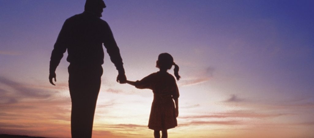 Ιδού ο λόγος που οι κόρες έχουν ιδιαίτερη αδυναμία στους… μπαμπάδες