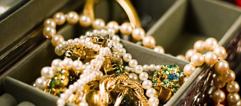 Απάτη μέσω διαδικτύου στη Θεσπρωτία: Πωλούσαν ανύπαρκτα κοσμήματα μέσω facebook