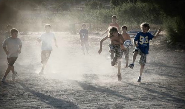 5 παιχνίδια του δρόμου που αν τα πρόλαβες, τότε είσαι πια ο θείος που κάθεται με τη νεολαία