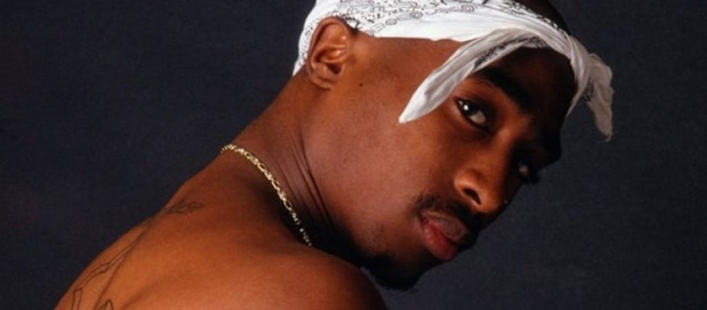 Σάλος στην Αμερική εξαιτίας ντοκιμαντέρ που «αποκαλύπτει» πως ο 2Pac σκηνοθέτησε τη δολοφονία του και ζει ακόμα  (φώτο)