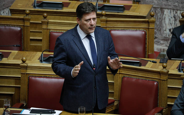 Μ. Βαρβιτσιώτης: «Τα κλειστά κέντρα είναι η μοναδική λύση»  – Η απάντηση του Α.Χαρίτση