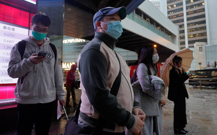 Σε απελπισία οι ξένοι που βρίσκονται εγκλωβισμένοι στην Ουχάν: «Δεν μπορούμε άλλο θέλουμε να φύγουμε»