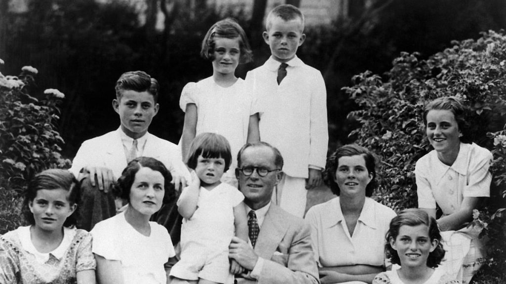 Ποιος ήταν ο πατριάρχης της γνωστής οικογένειας Kennedy και πως απέκτησε την περιουσία του; (φωτο)