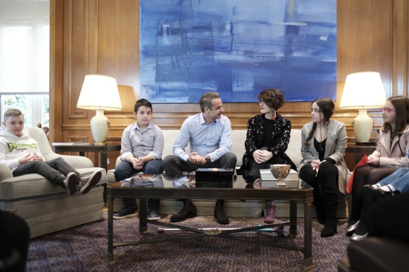 Κ. Μητσοτάκης: Συναντήθηκε με παιδιά που έχουν κερδίσει τον καρκίνο – Τους χάρισε δώρα – Φωτογραφίες με πολλά χαμόγελα