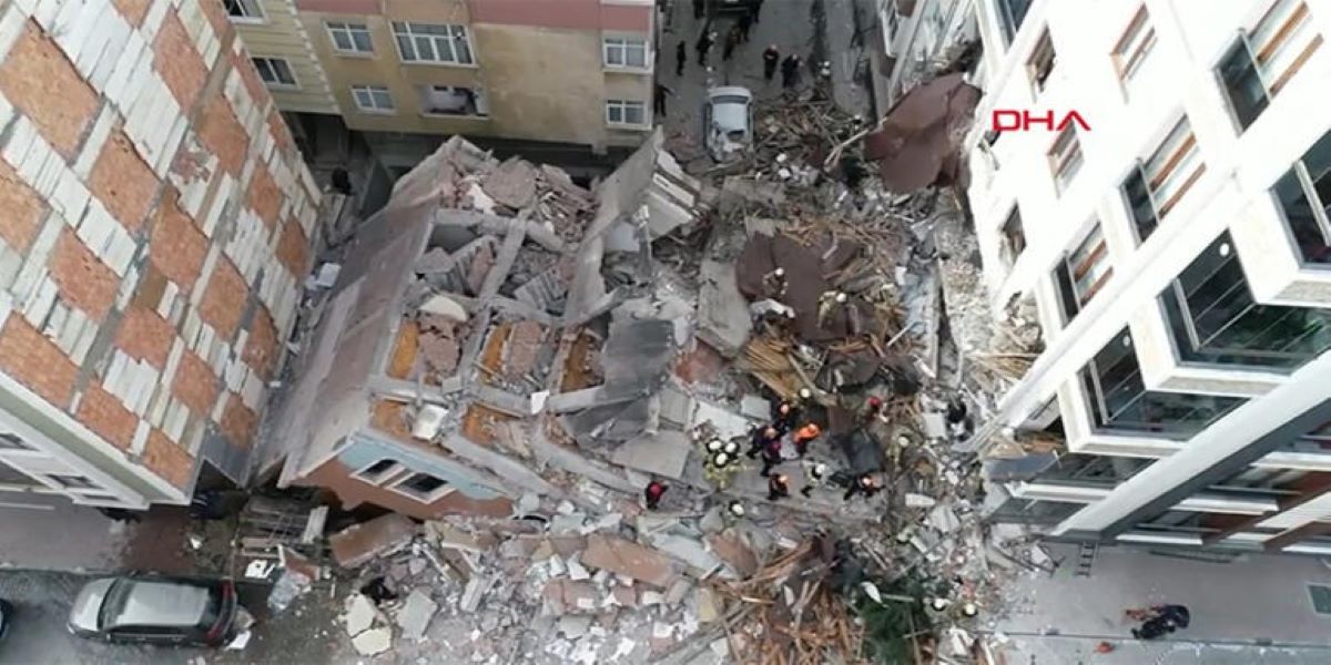 Κωνσταντινούπολη: Κατέρρευσε 7οροφο κτίριο (φώτο)