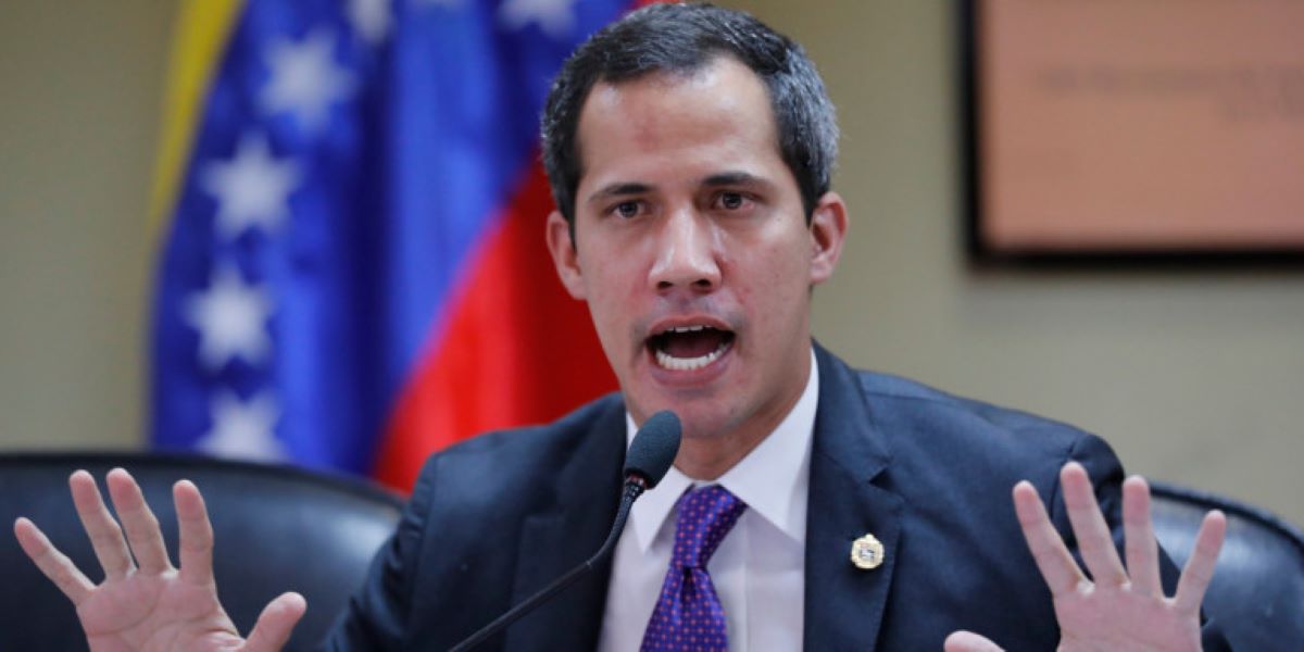 Η Βενεζουέλα καταγγέλλει ότι συγγενής του Γκουαϊδό μετέφερε εκρηκτικά σε αεροπλάνο – Ξεκινάνε έρευνες