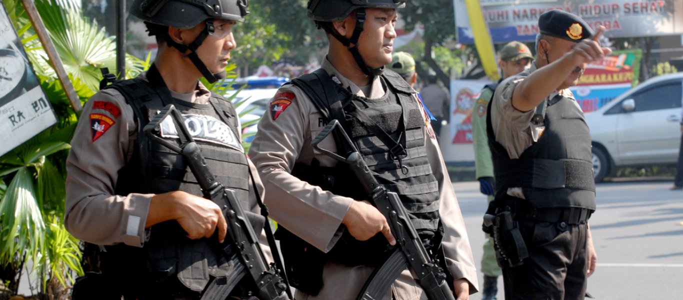 Η ισλαμική ινδονησιακή αστυνομία συνέλαβε 24 ζευγάρια σε μοτέλ γιατί ήταν ανύπαντρα!