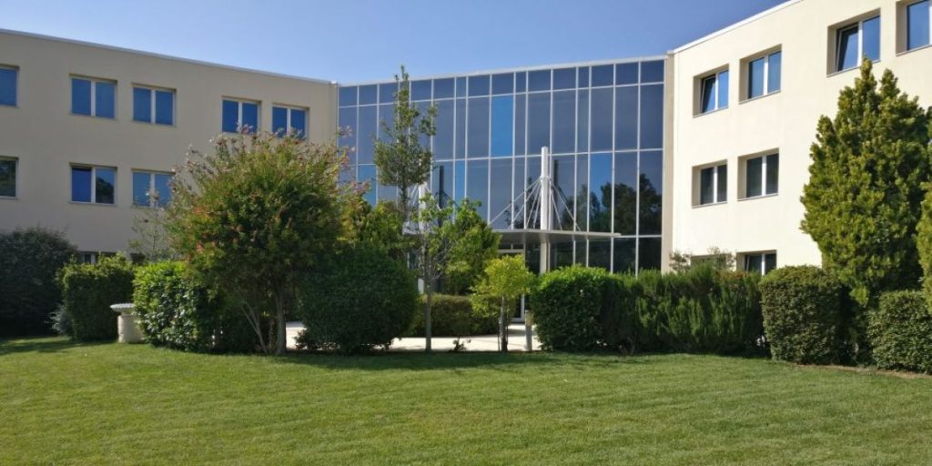 Εσωτερικές αναβαθμίσεις στη  Mercedes-Benz Ελλάς μετά την αποχώρηση του Ν.Πρέζα