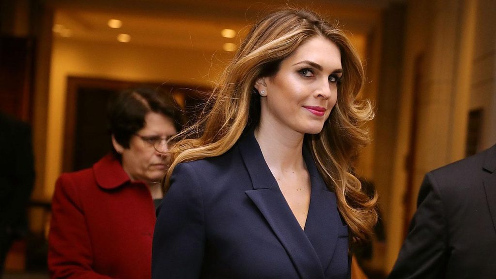Επιστρέφει στον Λευκό Οίκο η όμορφη πρώην σύμβουλος του Ντ. Τραμπ Χόουπ Χικς