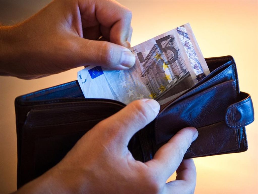 Αυτό είναι το σχέδιο της κυβέρνησης για αναδρομική μείωση της εισφοράς αλληλεγγύης