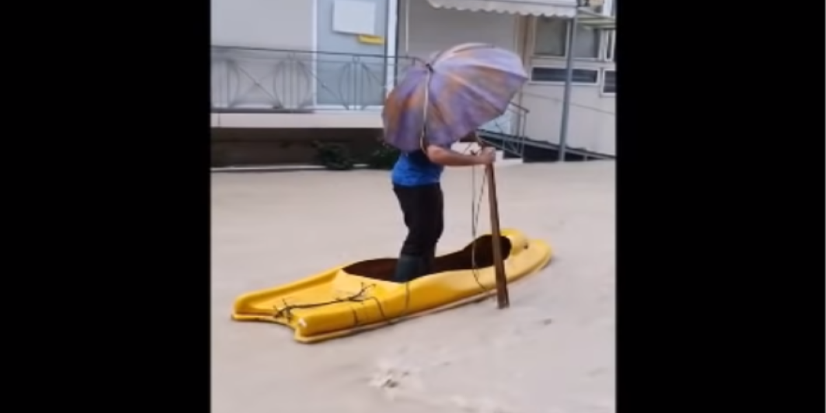 Κακοκαιρία στη Ρόδο: Με… κανό οι μεταφορές των κατοίκων – Δείτε το απίστευτο βίντεο