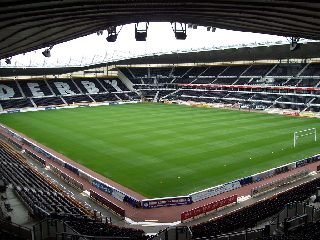 Ντέρμπι Κάουντι: Παίκτης έβαλε ένα από τα καλύτερα γκολ επειδή… ο κόσμος του φώναξε να σουτάρει (βίντεο)