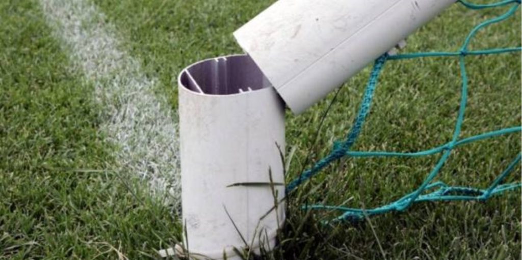 Απίθανο περιστατικό σε αγώνα της Γ’Εθνικής: Έσπασε δοκάρι κατά τη διάρκεια του παιχνιδιού (φωτο)