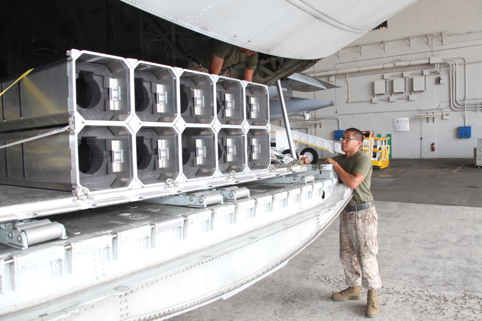 Όταν τα C-130 μετατρέπονται σε… βομβαρδιστικά (βίντεο)