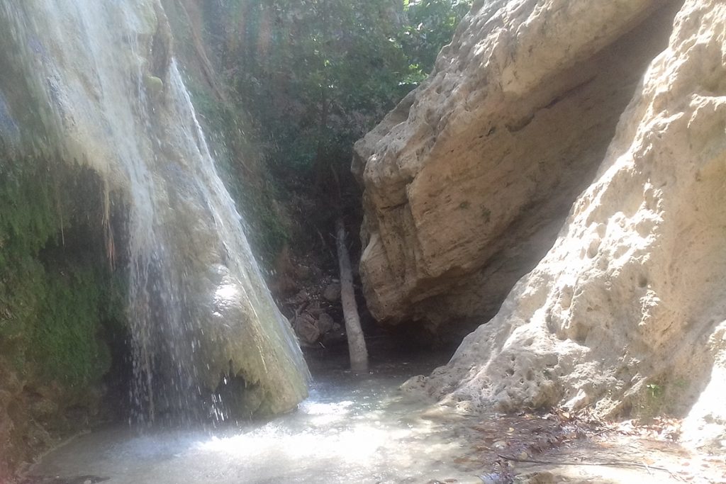 Εντυπωσιακό φαινόμενο στη Βρετανία – Καταρράκτης γυρίζει… προς τα πίσω (βίντεο)