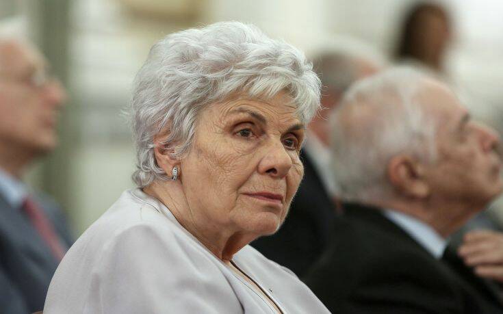 Παραμένει διασωληνωμένη η Κική Δημουλά: Το ιατρικό ανακοινωθέν