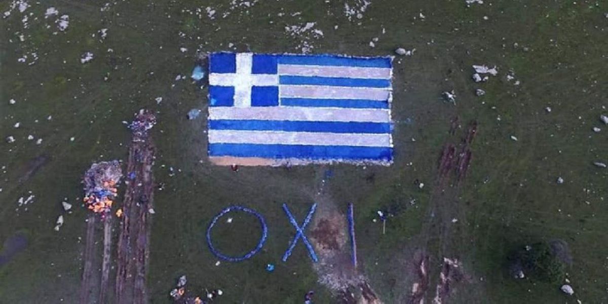 Λέσβος: «ΟXI» των κατοίκων σε νέους καταυλισμούς αλλοδαπών  – Ζωγράφισαν τεράστια ελληνική σημαία (φώτο)