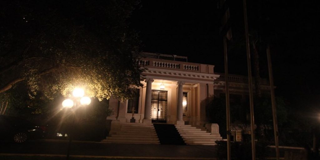 Ολική διακοπή ρεύματος στην Ηρώδου Αττικού – Μόνο το Μαξίμου παρέμεινε φωταγωγημένο