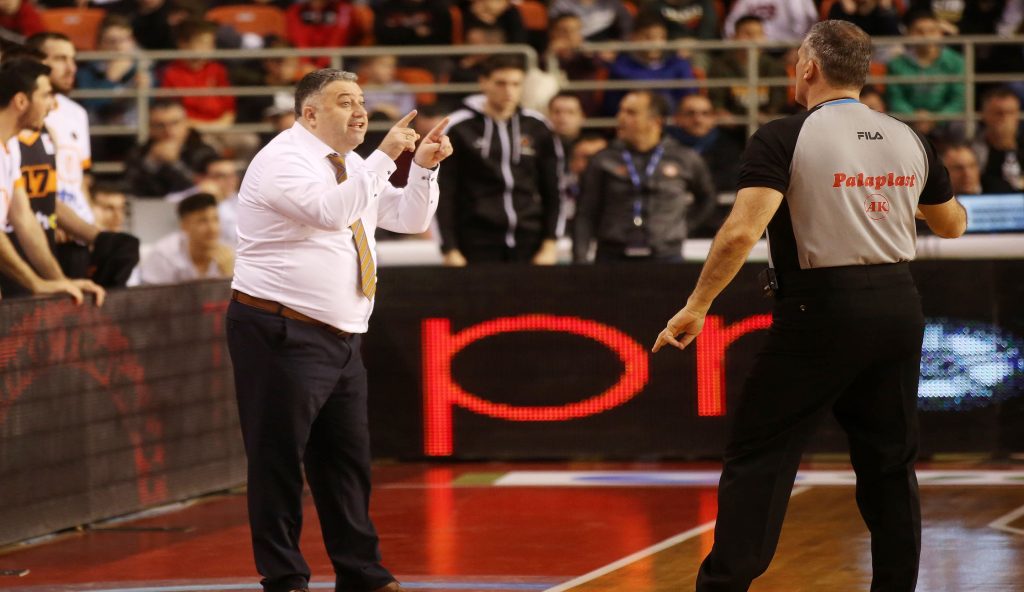 «Καίει» τον Προμηθέα το φύλλο αγώνα – Αποκάλεσε «ξεφτίλα» τον διαιτητή ο Μ. Γιατράς! (βίντεο)