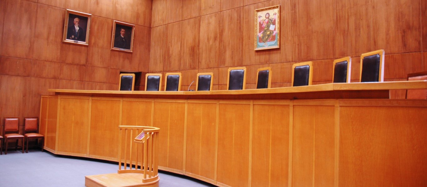 Δίκη για έγκλημα στο Λασίθι: Τρεις ώρες νωρίτερα στον ανακριτή ο κατηγορούμενος για να αποφύγει το λιντσάρισμα (φώτο)