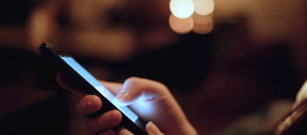 Δείτε τι αλλάζει με τις υπέρογκες χρεώσεις στα κινητά από πενταψήφιους αριθμούς