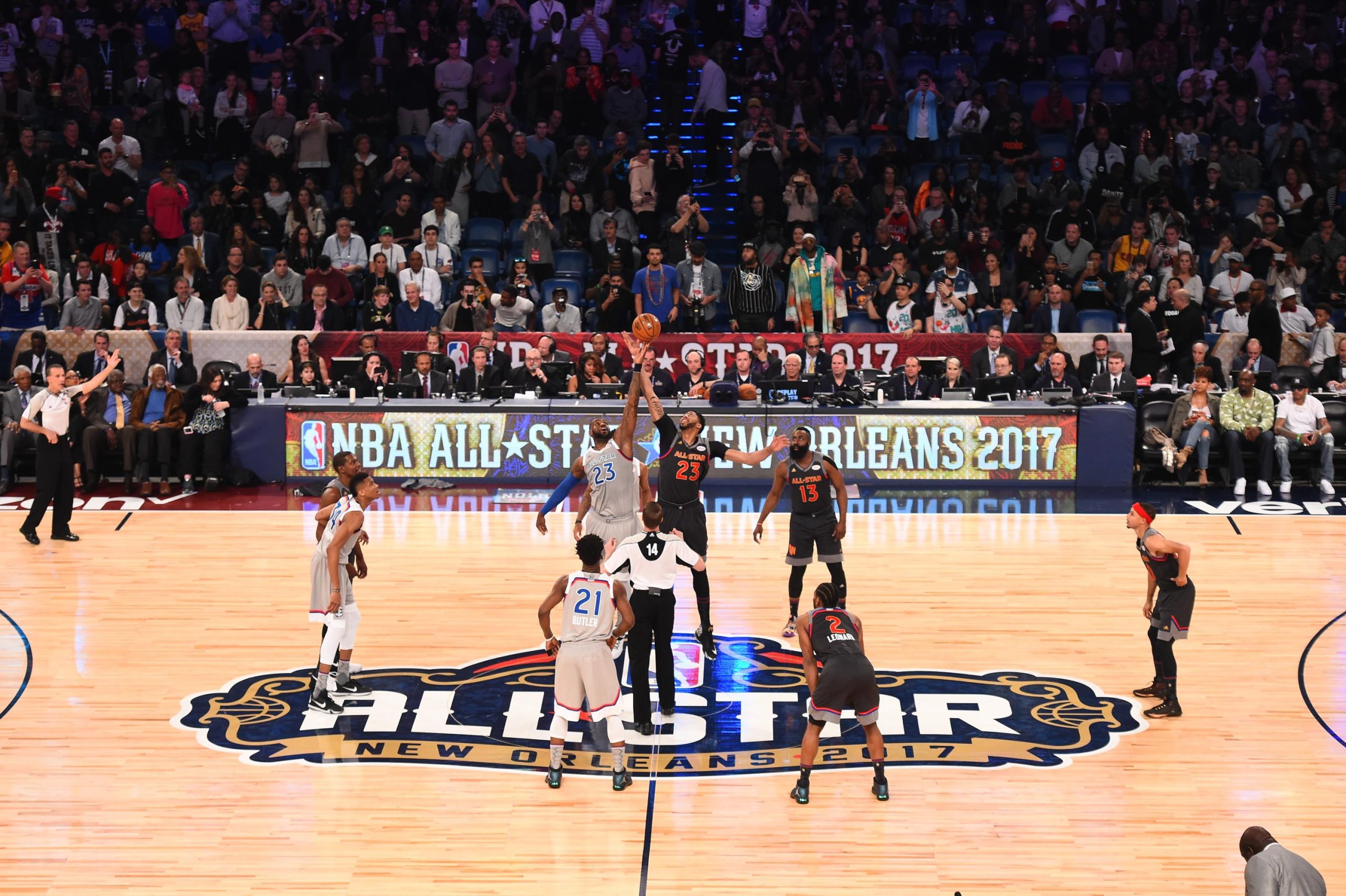 NBA All Star Game: Συγκίνηση για Κόμπι Μπράιαντ στο pre game show – Φαντασμαγορικό θέαμα πριν το παιχνίδι (βίντεο)